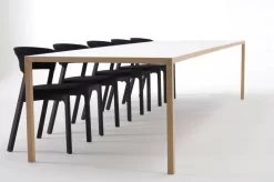 Arco Slim+ Tafel 240x105 Fineer 33, P-lak -Meubelwinkel x886x886 arco slim tafel sfeer 4.jpg.pagespeed.ic .dEKZ921ORQ 1