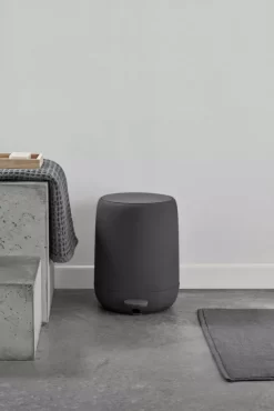 Blomus Sono Pedaalemmer 5L Wit -Meubelwinkel x886x886 blomus sono pedaalemmer 5 l1.jpeg.pagespeed.ic .RGvJ6raCGX 1