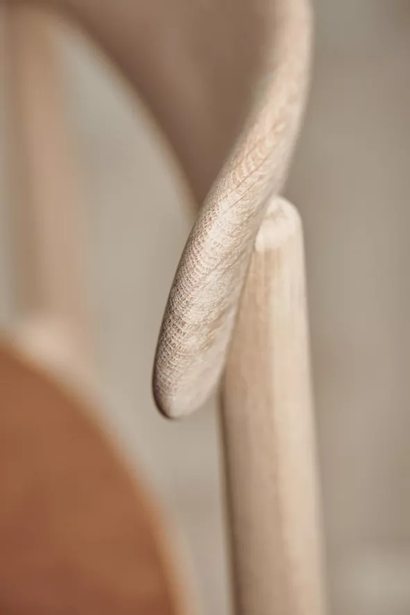 Bolia Merge Eetkamerstoel Met Zitkussen Wit Gepigmenteerd EikenSoil Grey 6 Bolia Merge Eetkamerstoel Met Zitkussen Wit Gepigmenteerd EikenSoil Grey - Afbeelding 6