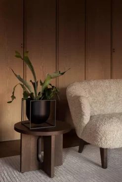 Audo Copenhagen Ingeborg Fauteuil Donker Eiken Fiord 0751 12 Audo Copenhagen Ingeborg Fauteuil Donker Eiken Fiord 0751 -Meubelwinkel x886x886 by lassen ingeborg 2 5 zits bank sheepskin gerookt eiken onderstel.jpg.pagespeed.ic .pM gtmI g3