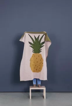 Ferm Living Little Architect Kinderkruk Cashmere -Meubelwinkel x886x886 ferm living fruiticana pineapple plaid 100x80.jpg.pagespeed.ic .85nxD6FsGl