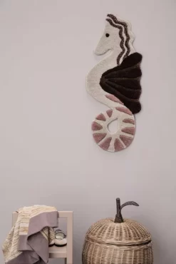 Ferm Living Apple Braided Opbergmand Large -Meubelwinkel x886x886 ferm living seahorse tufted wanddecoratie.jpg.pagespeed.ic .b8xjunHV6D