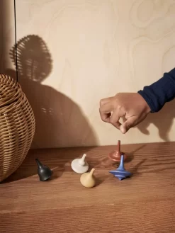 Ferm Living Spin Tops Tol Speelgoed Set Van 5 Multi -Meubelwinkel x886x886 ferm living spin tops tol speelgoed set van 5 multi1.jpg.pagespeed.ic .gZlJzQgxHo