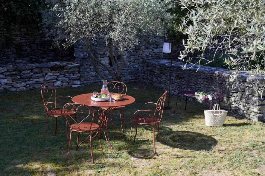 Fermob 1900 Tuinstoel Met Armleuning Rosemary 8 Fermob 1900 Tuinstoel Met Armleuning Rosemary - Afbeelding 8