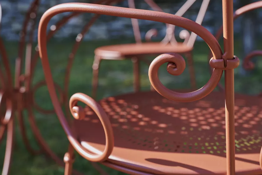 Fermob 1900 Tuinstoel Met Armleuning Rosemary 11 Fermob 1900 Tuinstoel Met Armleuning Rosemary - Afbeelding 11