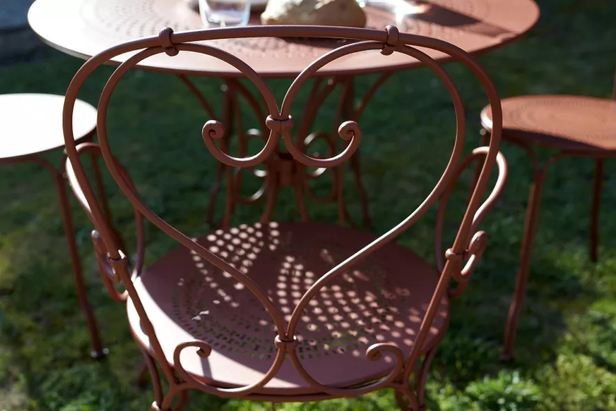 Fermob 1900 Tuinstoel Met Armleuning Rosemary 14 Fermob 1900 Tuinstoel Met Armleuning Rosemary - Afbeelding 14