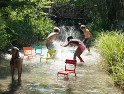 Fermob Luxembourg Kinder Tuinstoel Deep Blue -Meubelwinkel x886x886 fermob luxembourg kid kinderstoel sfeer 6.jpg.pagespeed.ic .yyDiRYHsh2