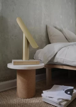 Frama T-lamp Tafellamp LED Messing -Meubelwinkel x886x886 frama t lamp tafellamp led3.jpg.pagespeed.ic .z8fihCXuqm