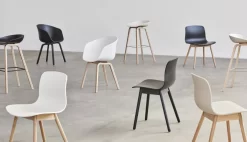 Hay AAC22 Stoel Gelakt Eiken Onderstel Clay -Meubelwinkel x886x886 hay about a chair aac12 eco stoel met gelakt onderstel7.jpg.pagespeed.ic .dNPfbN8AEh 1