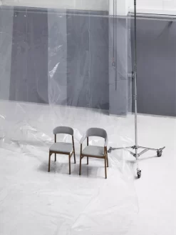 Normann Copenhagen Herit Armchair Smoked Oak Stoel Synergy Zand -Meubelwinkel x886x886 herit oak stoel gestoffeerd1.jpg.pagespeed.ic .5ab8Dz9okk