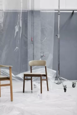 Normann Copenhagen Herit Armchair Smoked Oak Stoel Synergy Zand -Meubelwinkel x886x886 herit oak stoel11.jpg.pagespeed.ic . Is9WsDKim