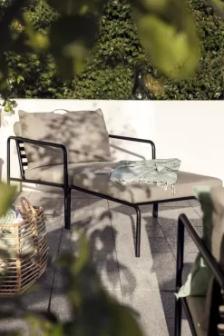 Houe Avon Lounge Fauteuil Frame Zwart Stof Papyrus -Meubelwinkel x886x886 houe avon 2 zits tuinbank2.jpg.pagespeed.ic .Cy7AD5OI80