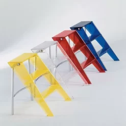 Kartell Upper Keukentrap Blauw -Meubelwinkel x886x886 kar 0703072 blw kartell upper sfeer1 600x600.jpg.pagespeed.ic .SEw2XKUDHf