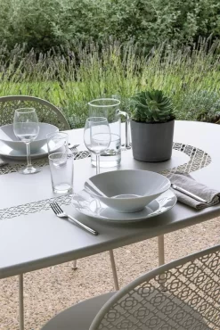 Fermob Lorette Tuinstoel Met Armleuning Cotton White -Meubelwinkel x886x886 lorette tuintafel 160x9023.jpg.pagespeed.ic .zFitI8rnI 1 1