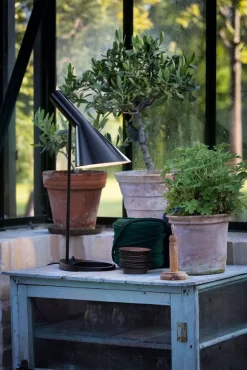 Louis Poulsen AJ Bureaulamp V3 White 24 Louis Poulsen AJ Bureaulamp V3 White -Meubelwinkel x886x886 louis poulsen aj tafellamp sfeer4.jpg.pagespeed.ic .Z88rY8CkRS