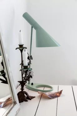 Louis Poulsen AJ Bureaulamp V3 White 39 Louis Poulsen AJ Bureaulamp V3 White -Meubelwinkel x886x886 lw lp solroed 0120.jpg.pagespeed.ic .GiIrJjEm0f