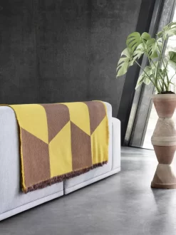Muuto Connect Bank Driezitter Steelcut Trio 515 Rechts -Meubelwinkel x886x886 muuto sway plaid2.jpg.pagespeed.ic .dxjLnX13Oo