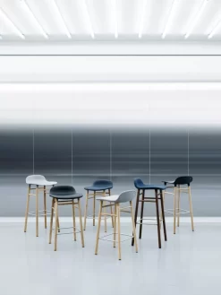 Normann Copenhagen Form Barstool Barkruk 65cm Met Zwart Onderstel Zwart -Meubelwinkel x886x886 normann copenhagen form barstool barkruk 65cm met eiken onderstel31.jpg.pagespeed.ic .STAVKUWY2Z