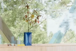 Northern Into Vaas Donkerblauw 12 Northern Into Vaas Donkerblauw -Meubelwinkel x886x886 northern into vaas7.jpg.pagespeed.ic .q Dye cmTS