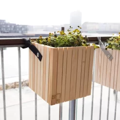 Squarely Copenhagen GrowON Balkon Plantenbak Naturel Essen Zwart Leer 48cm -Meubelwinkel x886x886 squarely growon balkon plantenbak incl reservoir 22x22 natural ash8.jpg.pagespeed.ic .zFss0mDAjO