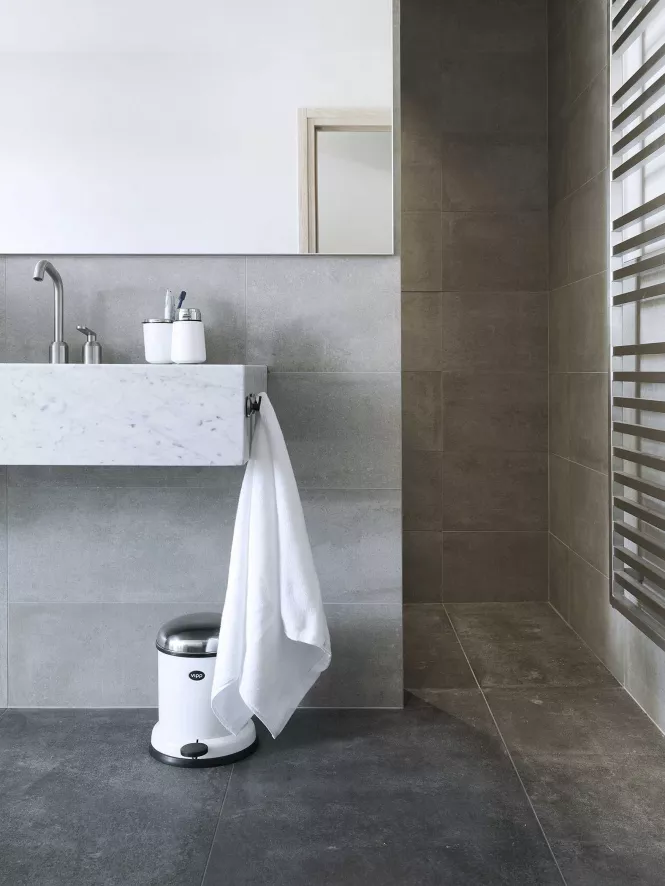 VIPP Vipp14 Pedaalemmer 8L Zwart 2 VIPP Vipp14 Pedaalemmer 8L Zwart - Afbeelding 2