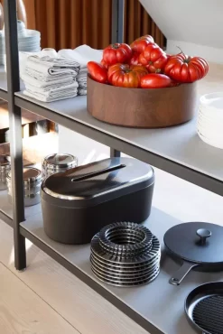 VIPP Vipp270 Broodtrommel Zwart -Meubelwinkel x886x886 vipp vipp270 broodtrommel4.jpg.pagespeed.ic .zv G mGbL9