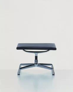 Vitra EA 125 Voetenbank Hopsak Donkergrijs, Onderstel Verchroomd -Meubelwinkel x886x886 vitra ea125 voetenbank sfeer 2.jpg.pagespeed.ic .w2KglRfdhx