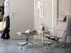 Vitra EA 125 Voetenbank Hopsak Donkergrijs, Onderstel Verchroomd -Meubelwinkel x886x886 vitra ea125 voetenbank sfeer 4.jpg.pagespeed.ic .y1m3qkY9x0